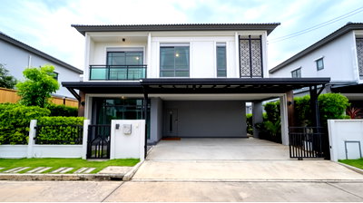 Houses for rent Suwannaphum International Airport : For Rent !!! Grand Britania Krungthepkreetha – Fully Furnished with Appliances, Covered Garage & Back Extension, Ready to Move In!