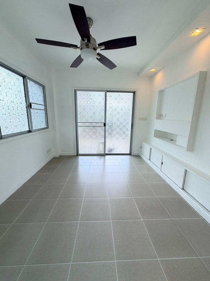 รูป ขาย บ้านแฝด หมู่บ้าน อโทล มัลดีฟส์ ปาล์ม Tel.0999983897  - รูปที่ 9/44