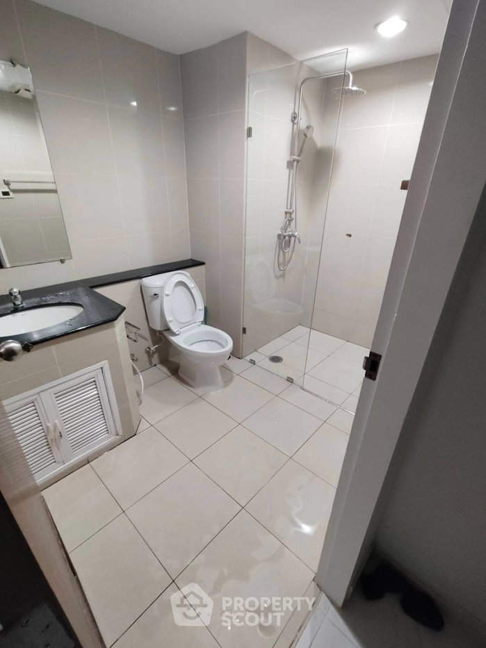 picture 2-BR Pabhada Silom Condominium Near BTS Saint Louis (ID 633481) - 6/10