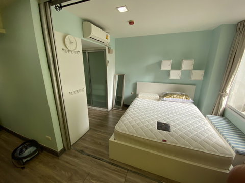 Condo for rent in the Huai Khwang area, located 200 meters from MRT Huai Khwang.