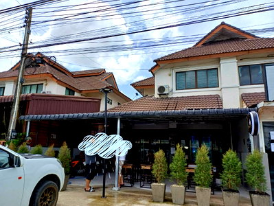 Twin houses for sale Ammata City Industrial Estate : For Sale: 2-story semi-detached house located right on the main road (Road 3013: Pluak Daeng – Map Yang Phon – Bo Win). Excellent choice for either 