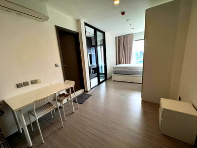 Condos for rent : PFD-09057 Condo for Rent: Life Asoke Hype — Elegant Minimalist Design.