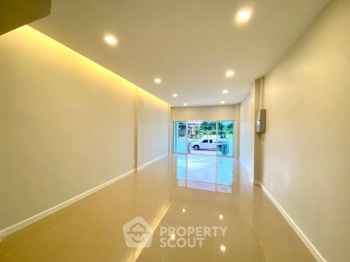 รูป ทาวน์เฮาส์ 3 ห้องนอนสำหรับขายที่โครงการเดอะ เคิร์ฟ หัวหิน 102 ตั้งอยู่ในย่านหนองแก เมืองหัวหิน พื้นที่ใช้สอย 150 ตร.ม. ราคา 4.19 ล้านบาท สนใจนัดชมบ้านได้เลย (ID 3340874) - รูปที่ 10/18