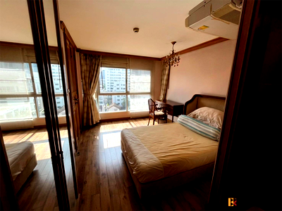Condos for sale : Navin Court Condominium