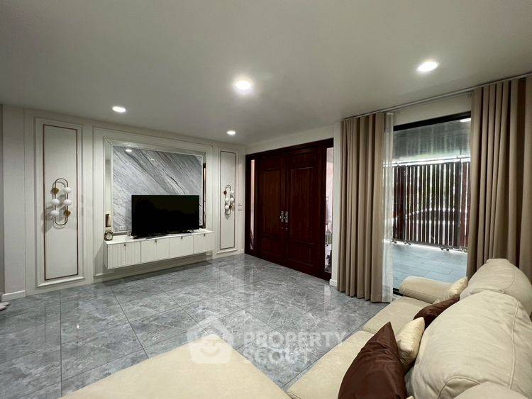 picture Pet-Friendly 4-BR Townhouse 240 Sqm Near MRT Ratchadaphisek (ID 3334073) - 8/10
