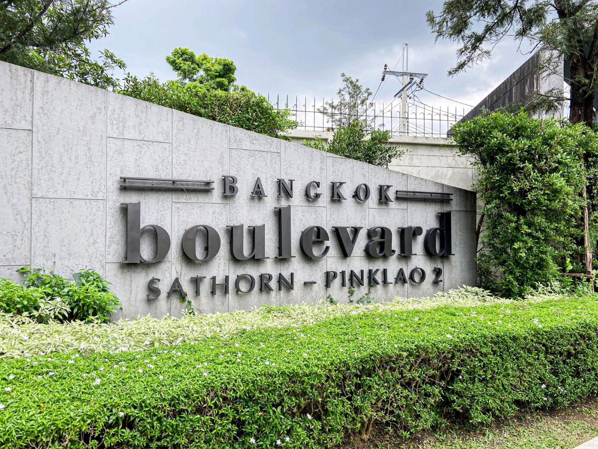 รูป ขายบ้านเดี่ยวหรูแปลงมุม Bangkok Boulevard สาทร-ปิ่นเกล้า 2 ติด Club House ตกแต่งพรีเมียมพร้อมอยู่ 4ห้องนอน 5ห้องน้ำ 3จอดรถ เพียง 15.2MB - รูปที่ 3/51