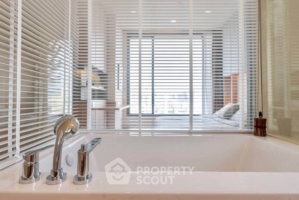 picture 2-BR Condo At The Esse Asoke Near MRT Sukhumvit (ID 3339797) - 6/8