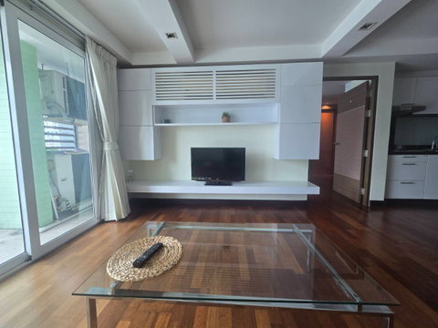 Nestled in a quiet lane off Thong Lo Soi 20 (with easy access to the Ekkamai side), offering exceptional living convenience without the noise.