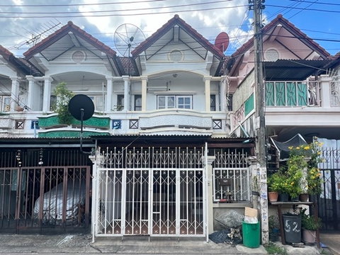 ขายทาวน์เฮ้าส์ ลาดปลาเค้า 72 แยก 8 บางเขน 18 ตร.ว. 2 นอน 2 น้ำ ปรับปรุงใหม่ ใกล้ MRT ลาดปลาเค้า สายสีชมพู เพียง 2.49 ล้าน