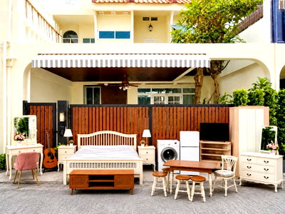 Townhouses for rent Srinakharinwirot University Prasanmit Campus : 			near BTS PhromPhong 2 story townhome for rent located 500 m. from Phrom Si Intersection  and The Cit          