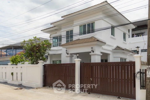 Spacious Three-Bedroom House For Rent In Sala Thammasop (ID 3337140)