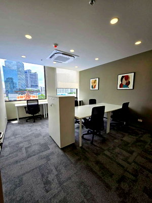 Office for rent Srisavarindhira Thai Red Cross Institute of Nursing : Voco Surawong provides a strategic workspace in the heart of Bangkok, near the Silom and Sathorn business districts.