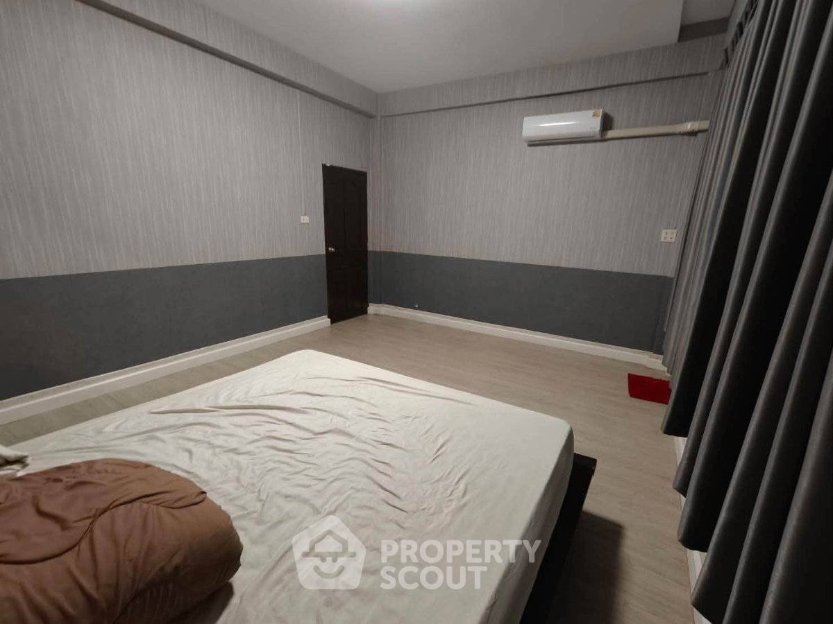 picture Pet-Friendly 4-BR Townhouse, BAAN KLANG MUANG RATCHADA 36, 100m To MRT Sutthisan (ID 3335292) - 13/13