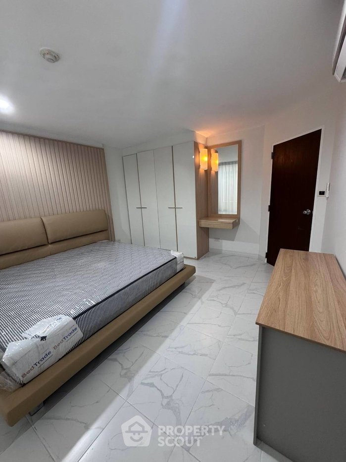 picture 2-BR Pabhada Silom Condominium Near BTS Saint Louis (ID 633481) - 10/10