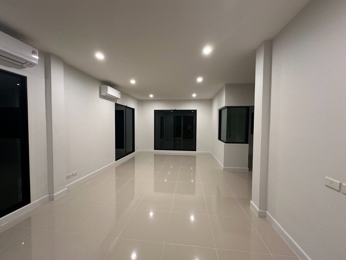 picture Ninya Kanlapaphruek / 4 Bedrooms #HKAL066 - 2/12