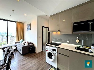Condos for rent : Whizdom Essence Sukhumvit, 2 bed 53 sq.m. fully furnished 35,000 Baht.