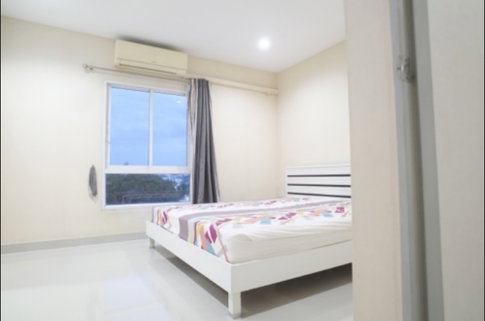 Nine Condo Sriracha: Beautiful unit, great location, convenient access, and close to Kao Kilo Road.