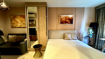 Condos for rent : PFD-09070 Condo for rent Life Asoke Hype : Beautifully decorated unit with built-in furniture.