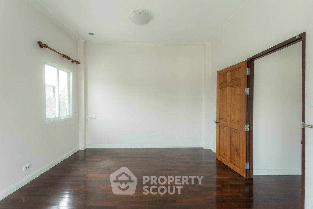 picture Spacious Three-Bedroom House For Rent In Sala Thammasop (ID 3337140) - 16/28