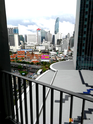 Condos for sale : Condo in Great Location, Ready-to-move-in Triple Y Residence near MRT Sam Yan Station