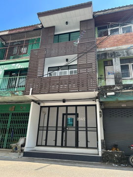 Shophouse/Commercial Building for Rent – ​​Soi Sukhumvit 95 (Near BTS Bang Chak)