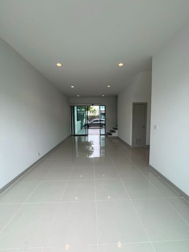 ให้เช่าโฮมออฟฟิศ 3 ห้องนอน 230 ตร.ม. 22 ตร.ว. พรีเมี่ยม เพลส มิกซ์ นวมินทร์