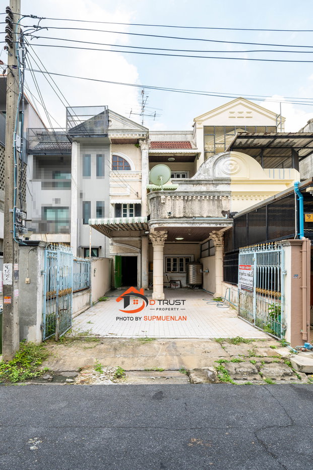 รูป ขาย ทาวน์โฮม 3 ชั้น ซอยลาดพร้าว 122 เนื้อที่ 31.6 ตร.ว. ทำเลดีใกล้ MRT มหาดไทย - รูปที่ 1/16