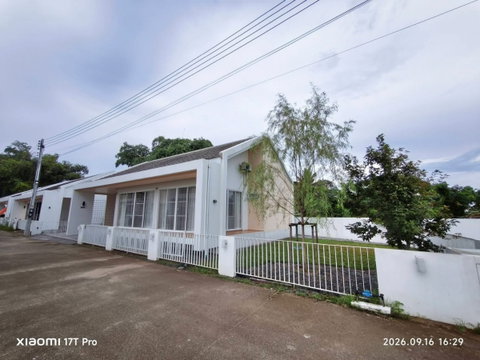 Beautiful Minimalist Single-Story House for Rent – Tha Rua Area (Corner Plot with Spacious Yard)