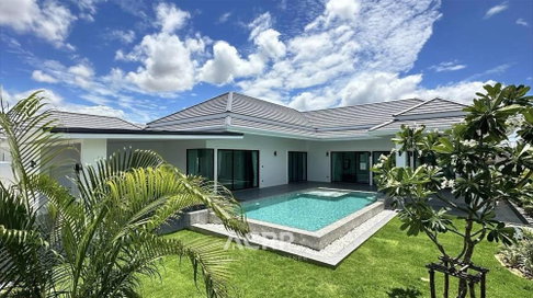 Luxury Pool Villa at Botanica Hua Hin for sale.  Pool Villa Hua Hin for sale. Botanica for sale.  (00162518)