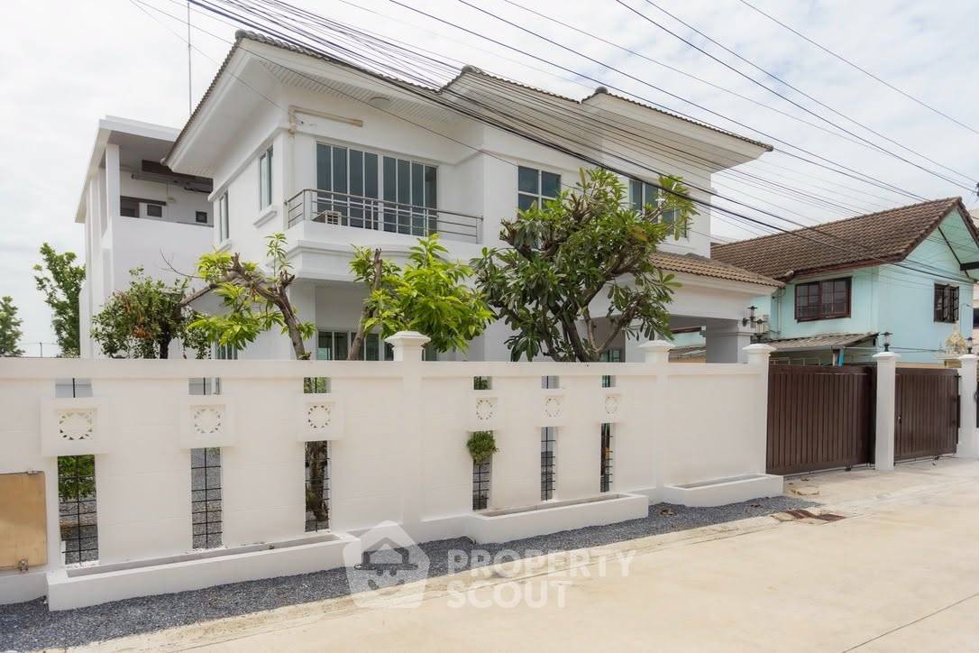 picture Spacious Three-Bedroom House For Rent In Sala Thammasop (ID 3337140) - 23/28