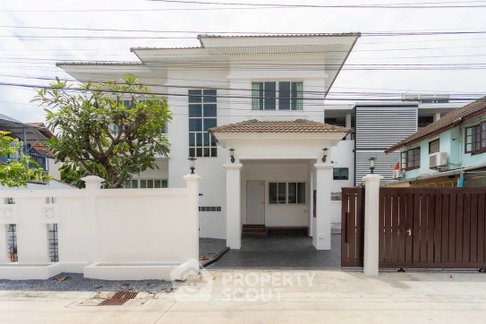 Spacious Three-Bedroom House For Rent In Sala Thammasop (ID 3337140)