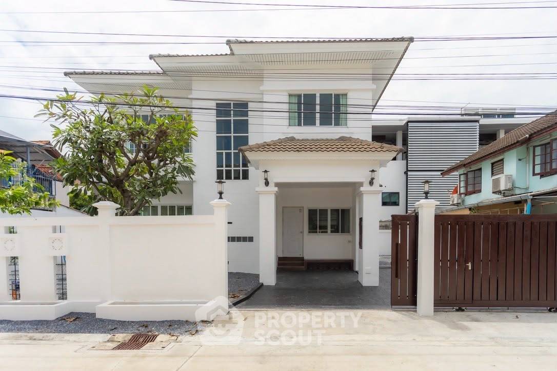 picture Spacious Three-Bedroom House For Rent In Sala Thammasop (ID 3337140) - 25/28