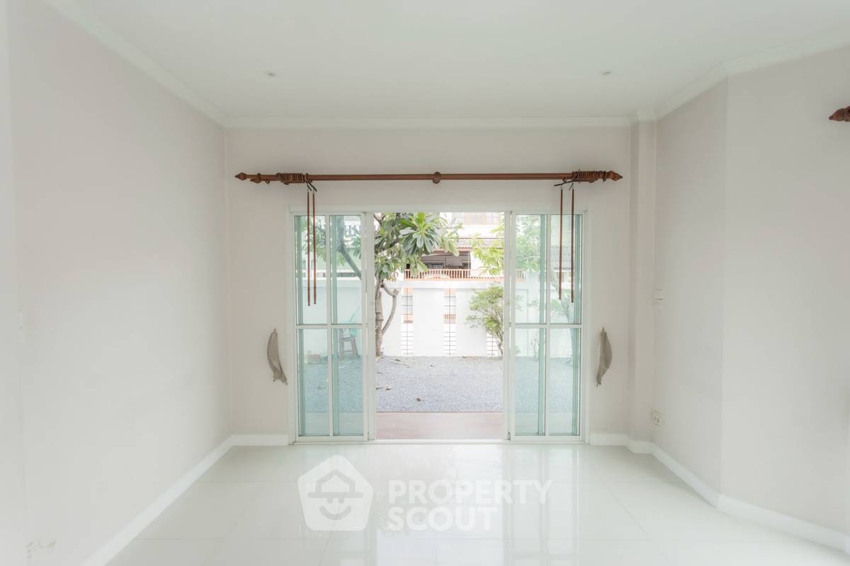 picture Spacious Three-Bedroom House For Rent In Sala Thammasop (ID 3337140) - 17/28