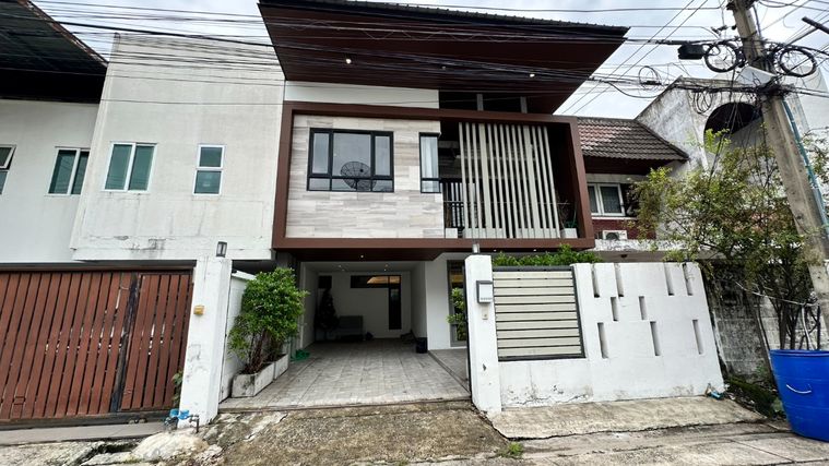 ขายทาวน์โฮม 3 ห้องนอน 160 ตร.ม. 30 ตร.ว. เขตวัฒนา