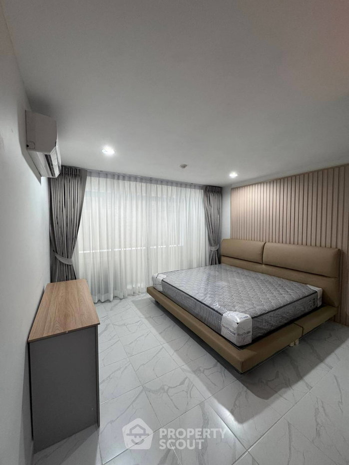 picture 2-BR Pabhada Silom Condominium Near BTS Saint Louis (ID 633481) - 1/10