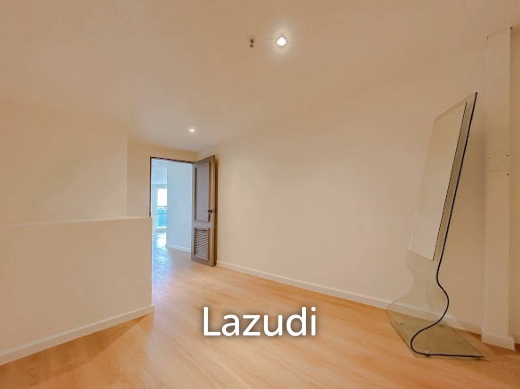 picture Sukhumvit Suites 220 sqm Duplex on Floors 43 to 44 in Bangkok - 24/35