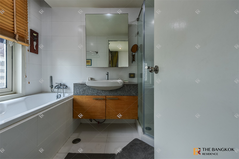 More Relaxation with Condo Near MRT Manhattan Chidlom