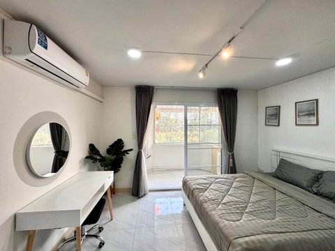 Lanna Condo, Beautiful, bright and spacious room, Muji-style decoration with quality furniture. (Tel/Line 088-5986998)