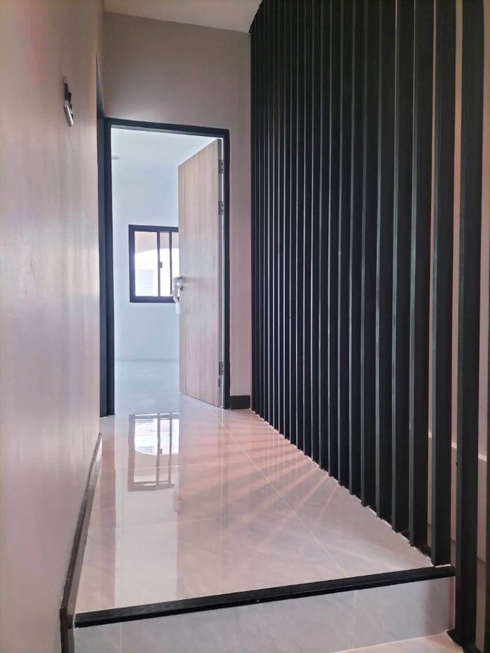 รูป 🏡✨ ให้เช่าทาวน์เฮ้าส์ 4 ชั้น ห้องมุม ซ.ศรีนครินทร์ 40 3 ห้องนอน 3 ห้องน้ำ บรรยากาศเหมือนบ้านเดี่ยว | รีโนเวตใหม่ | Fully Furnished - รูปที่ 16/19