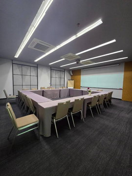Service Office&co-working in W-District Phrakanong on Sukhumvit Road. this location enhances client proximity and professional visibility.