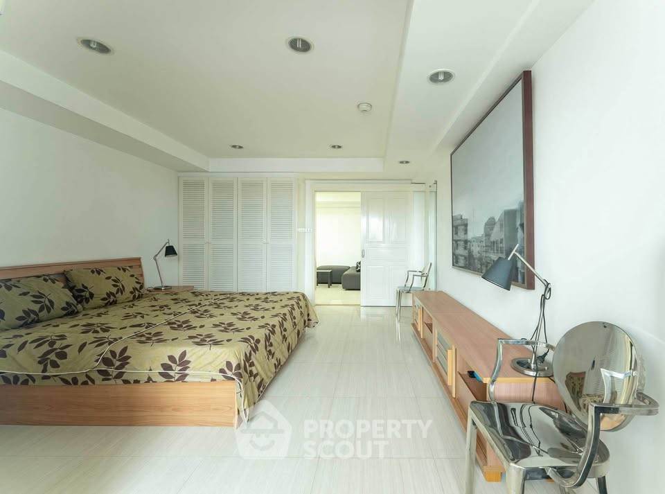 picture 2-BR Condo at Sribumpen Condo Home near MRT Khlong Toei (ID 3342832) - 4/8