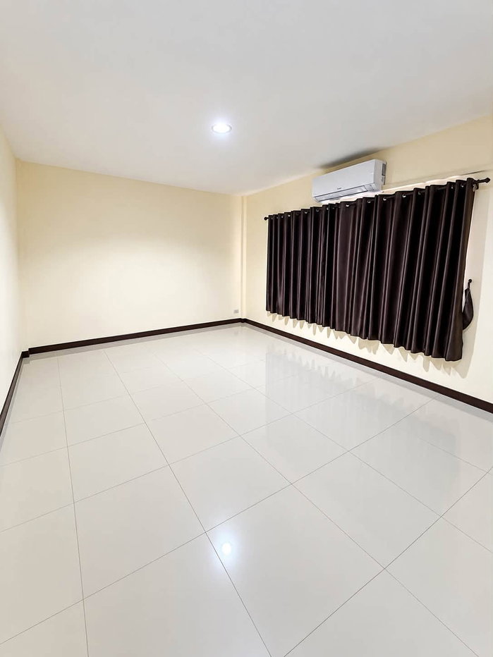 รูป ให้เช่าบ้านเดี่ยวพื้นที่เยอะมาก ใกล้ รพ.สมเด็จ ณ ศรีราชา - รูปที่ 12/13