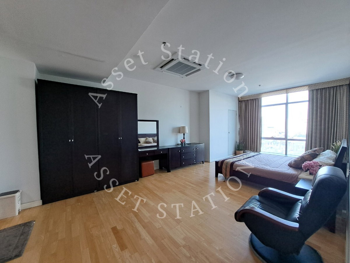 picture Baan Sathorn-Chaophraya |ð
near Saphan Taksin BTS station and SENA fest - 5/14