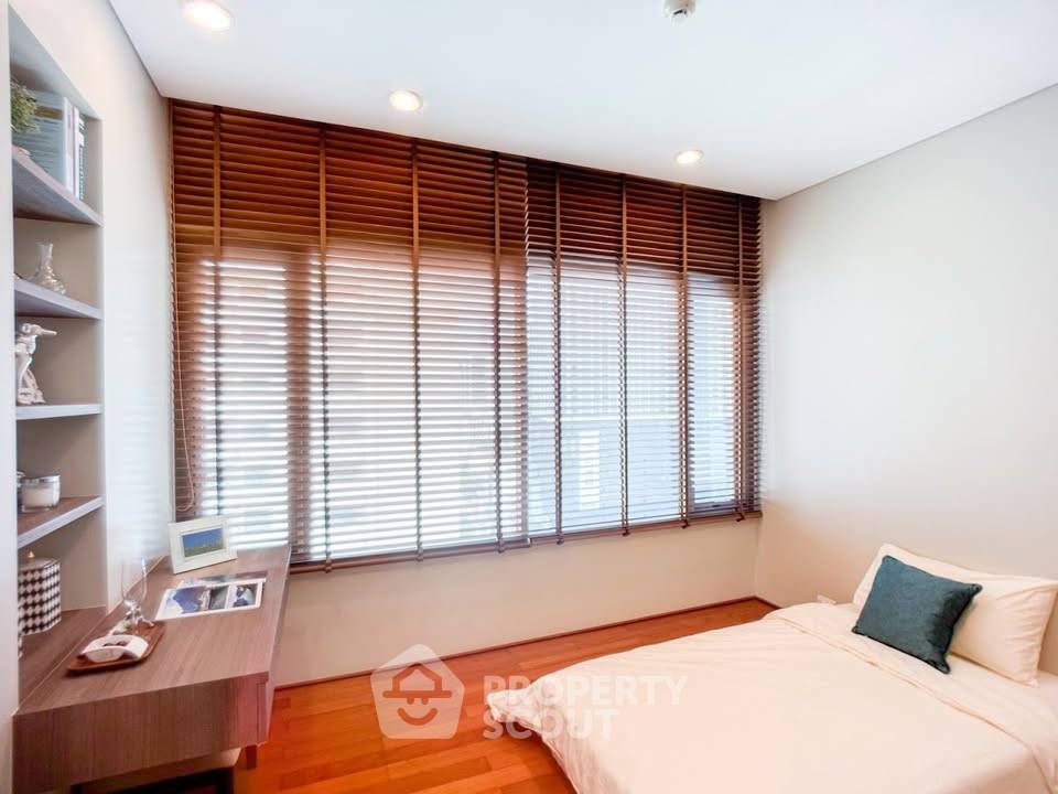 picture 15th-Floor 2-BR At Bright Sukhumvit 24 Near BTS Phrom Phong (ID 3343125) - 4/15