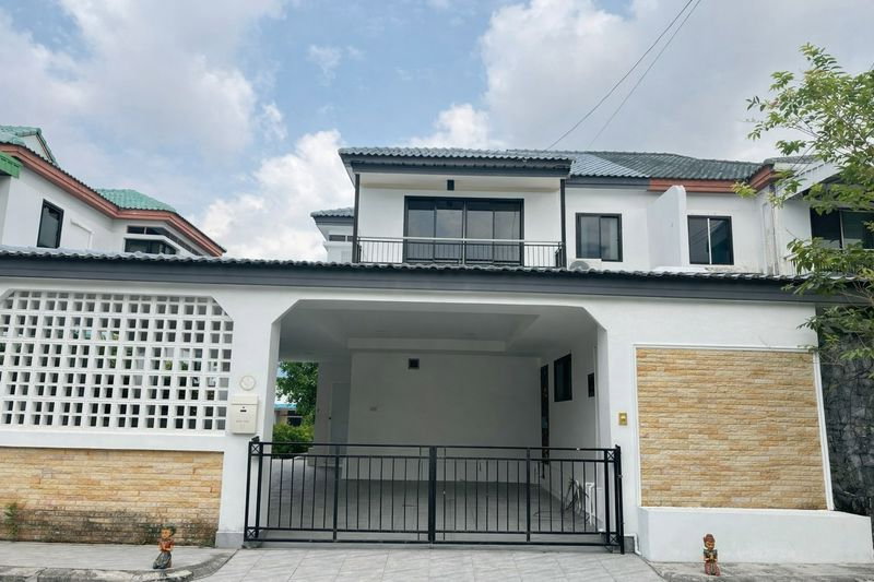 รูป ให้เช่า บ้านเดี่ยว จอมเทียน ยอชต์ คลับ 3 (3 ห้องนอน & 4 ห้องน้ำ) - รูปที่ 1/20