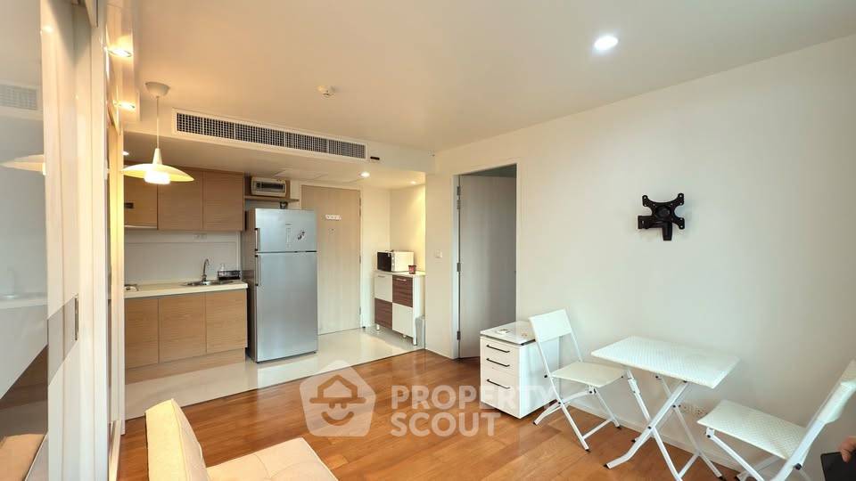 picture 1-BR Condo at Focus On Saladaeng Condominium near MRT Si Lom (ID 3342378) - 8/15