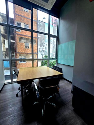 Office for rent Bangkok : Service Office&co-working in W-District Phrakanong on Sukhumvit Road. this location enhances client proximity and professional visibility.