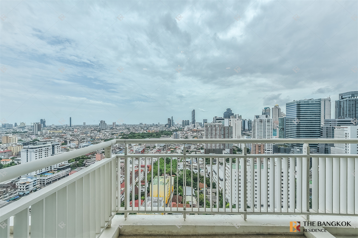 picture The Empire Place Beautiful Room, Good Condition - 8/10