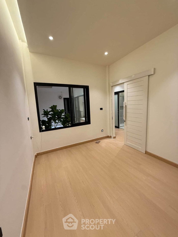 รูป ทาวน์เฮ้าส์ 3-ห้องนอน ใน จันทรเกษม (ID 3338538) - รูปที่ 27/40