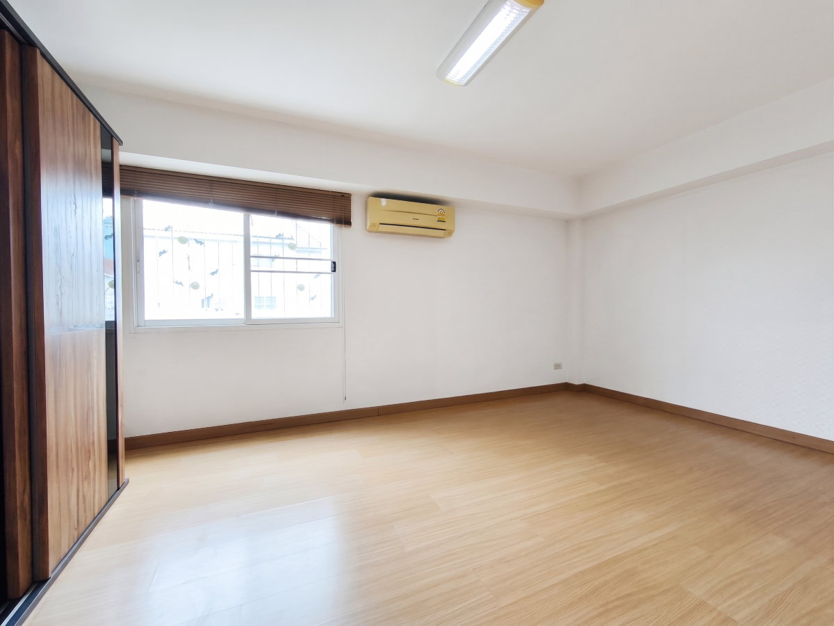 รูป 🏤 ดีลดีที่สุดแห่งปี! ทาวน์เฮ้าส์ 3 ชั้นหลังมุม "หมู่บ้านนวนิช" เพียง 1.99 ล้าน - รูปที่ 32/35